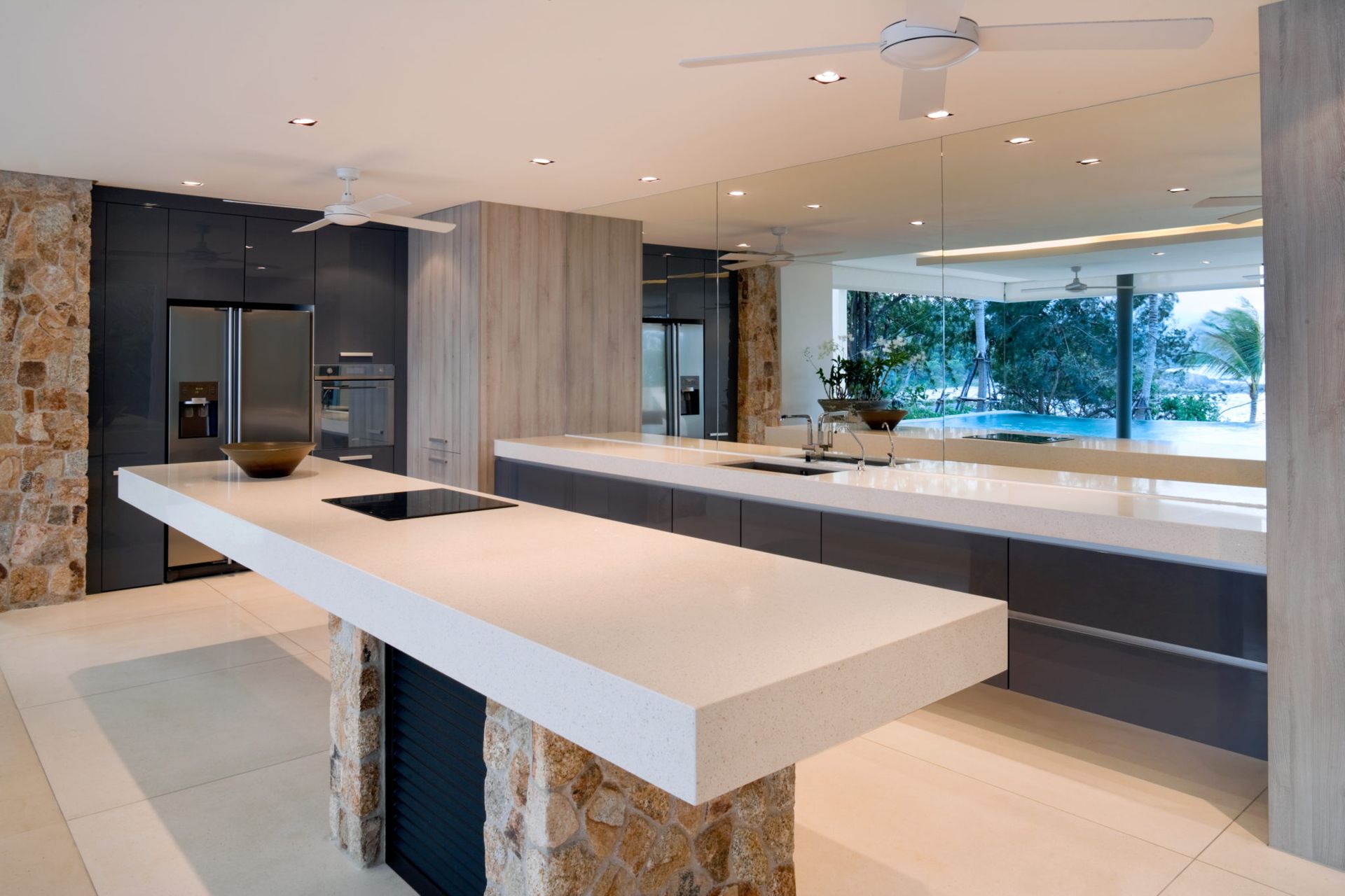 modern-minimalist-waterfront-kitchen